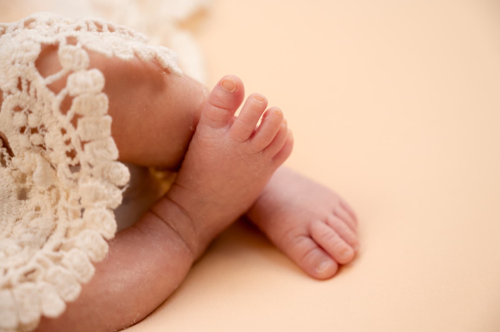 Tiny toes on lace